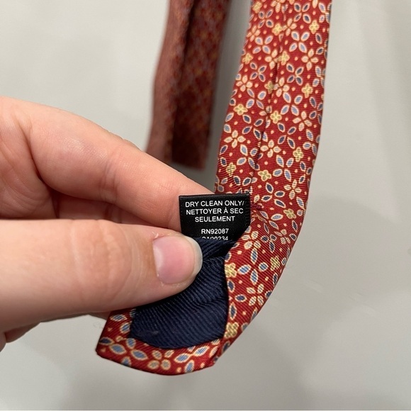 Saks Fifth Avenue Red Floral Printed Silk Tie Made In Italy - Picture 10 of 10